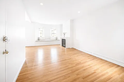 $929,000 | 11 Albemarle Street, Unit 3, Boston, MA 02115