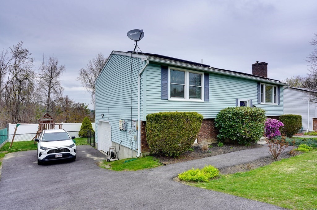 70 Wedgewood Road Worcester, MA 01602 - Photo 3 of 29 Gallery Image 3