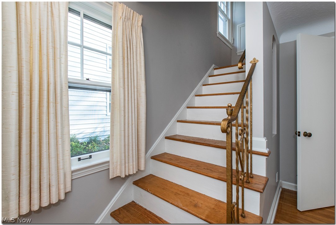 1029 Avondale Road Cleveland, OH 44121 - Photo 14 of 35 Staircase to Second Level
