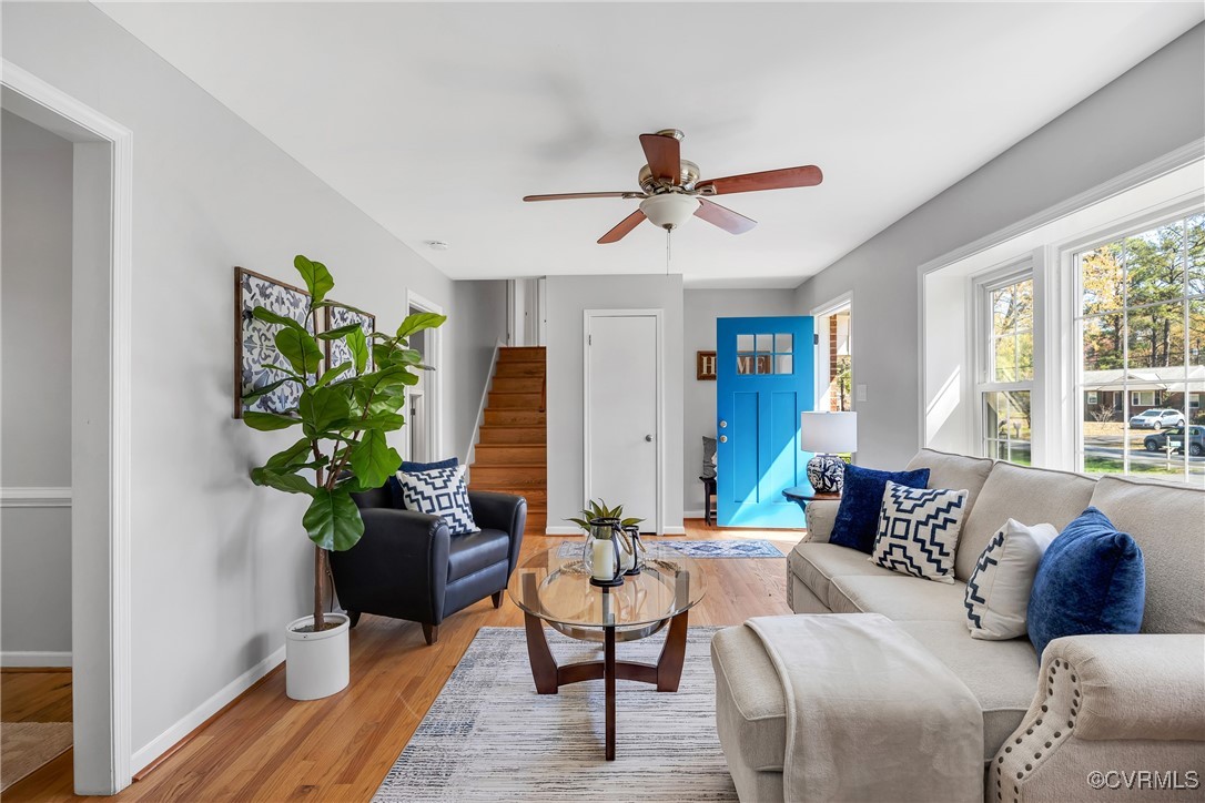 Living area with baseboards, light wood-style floo