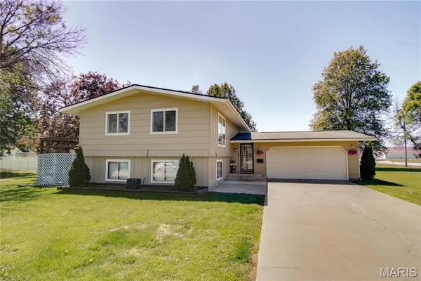 $190,000 | 128 Rosewood Drive, Jerseyville, IL 62052