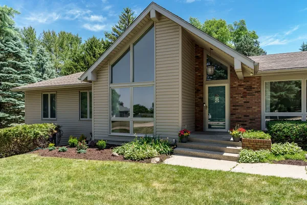 $524,500 | 11335 Bayberry Drive, Roscoe, IL 61073