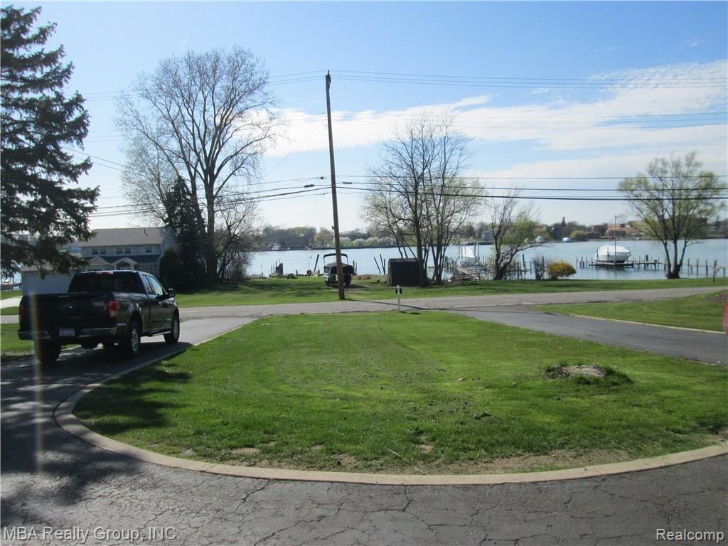 22271 West River Road Grosse Ile, MI 48138 - Photo 9 of 41