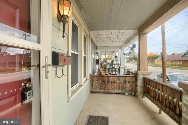 a view of an entryway with livingroom