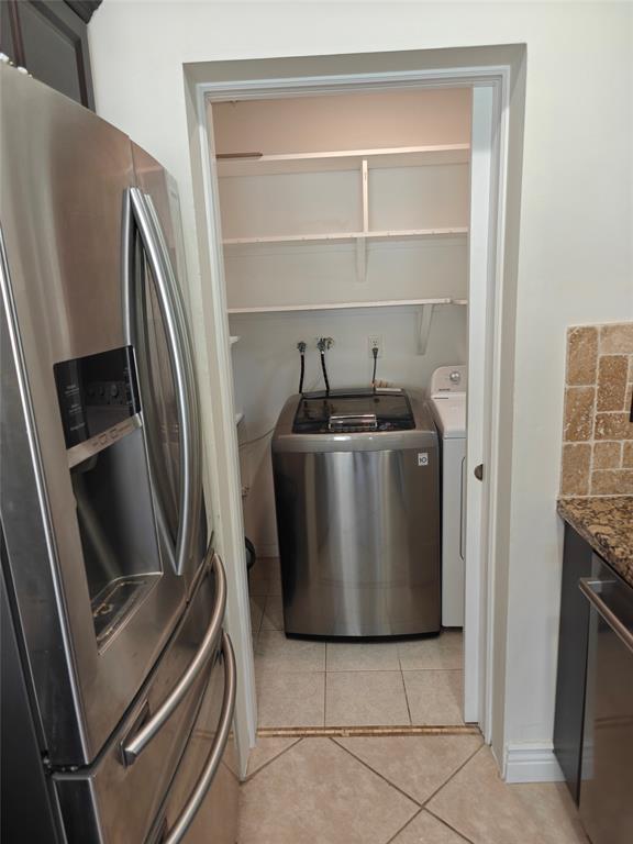 2755 Northeast 28th Avenue, Unit E3 Lighthouse Point, FL 33064 - Photo 28 of 48 a utility room with washer and dryer
