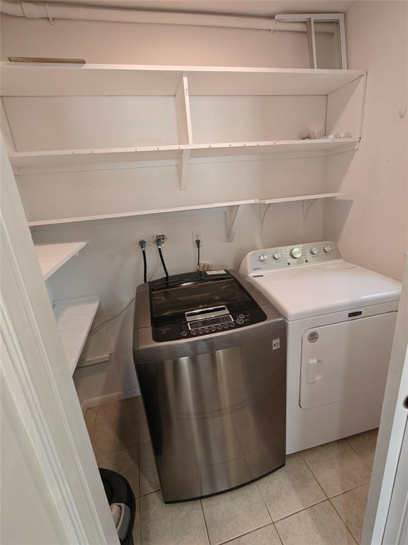 2755 Northeast 28th Avenue, Unit E3 Lighthouse Point, FL 33064 - Photo 29 of 48 a utility room with washer and dryer