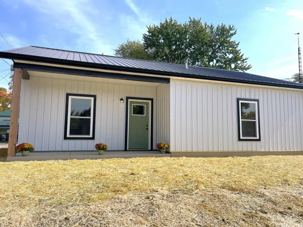 $189,900 | 508 North Cherry Street, Hartford City, IN 47348