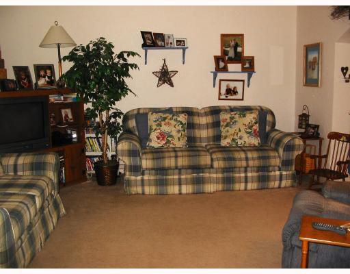 443 Ohio Avenue Rochester, PA 15074 - Photo 2 of 8 Living Room.