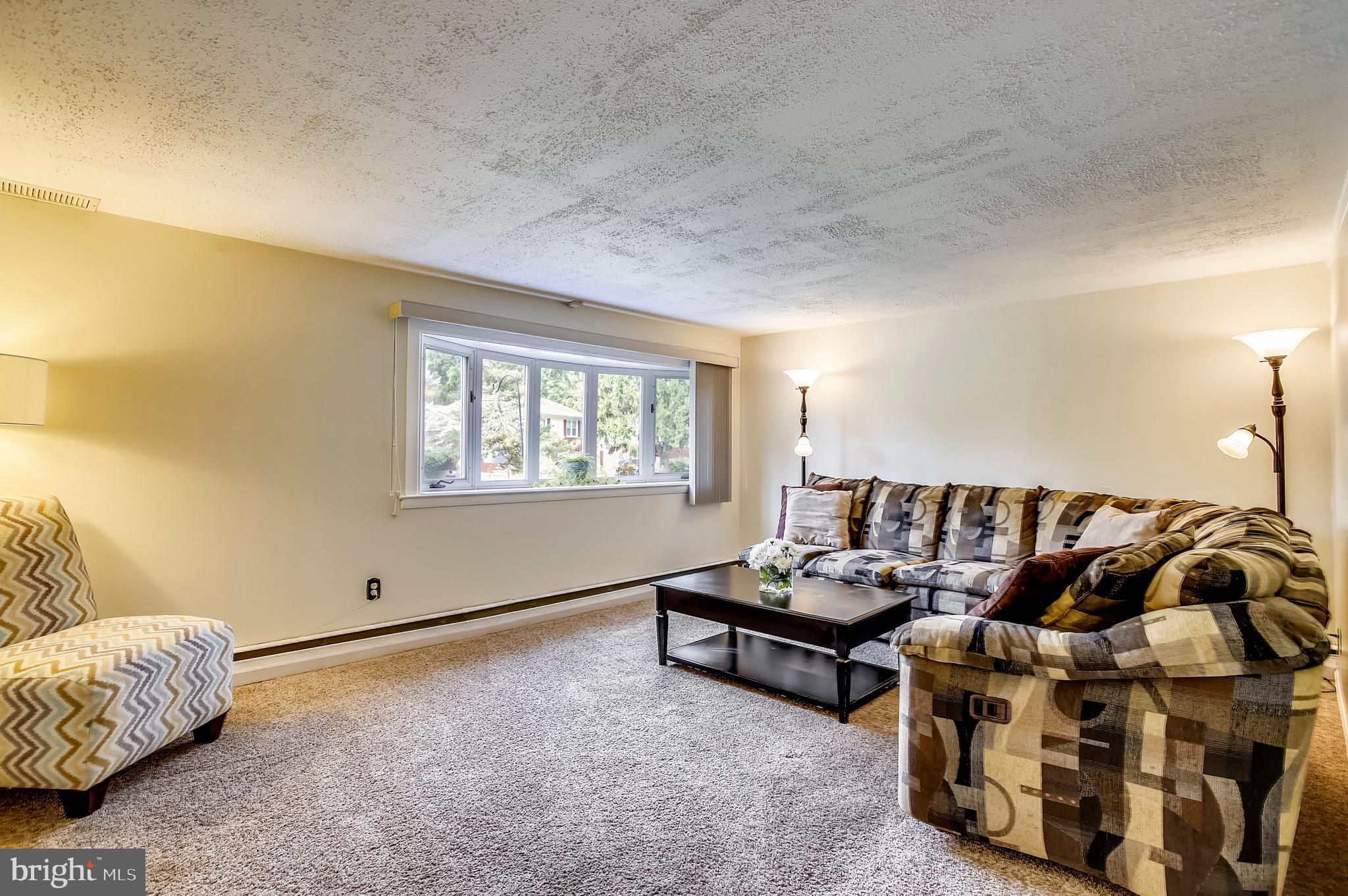 933 Starbit Road Baltimore, MD 21286 - Photo 22 of 37 2nd living room