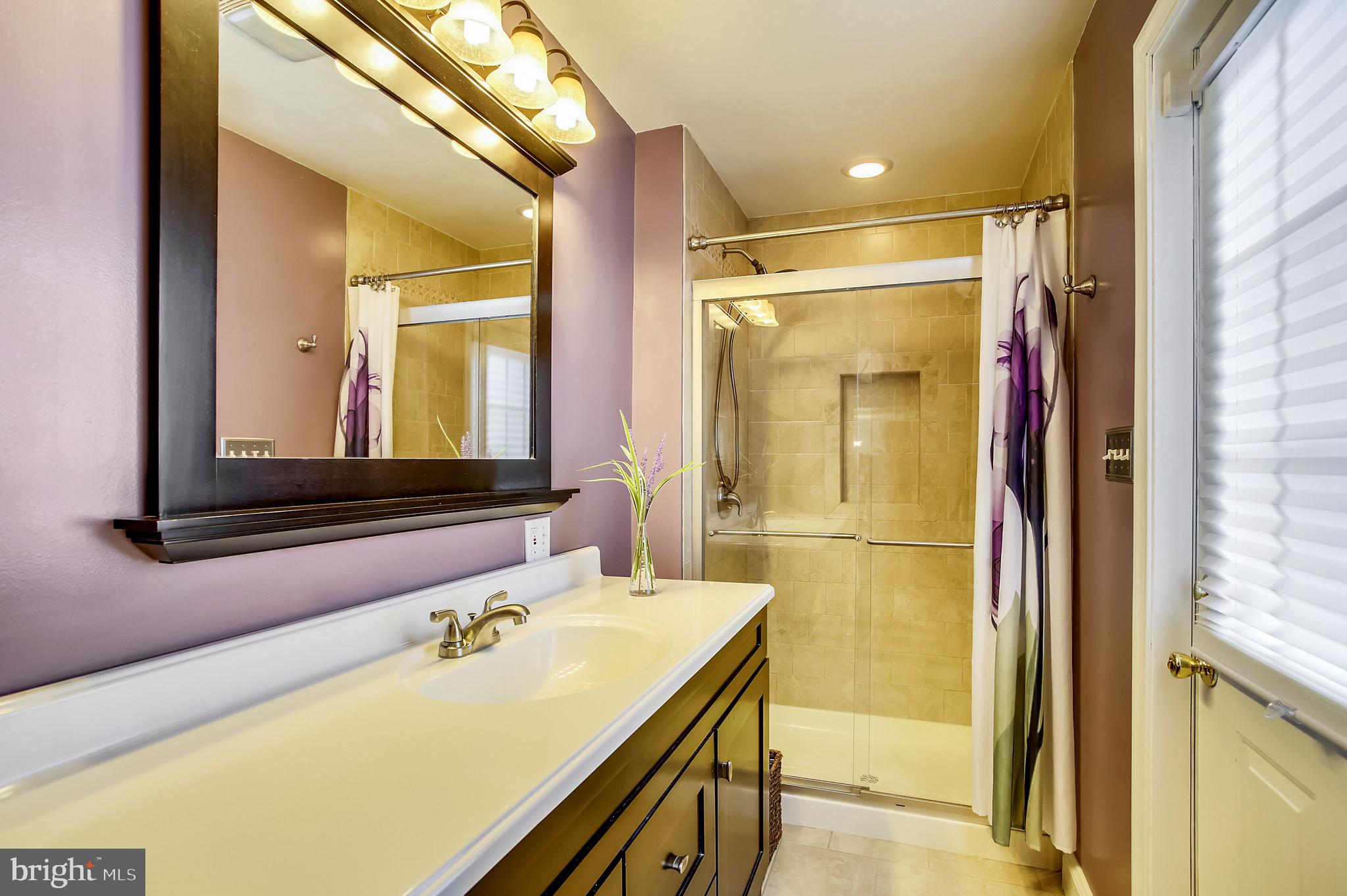 933 Starbit Road Baltimore, MD 21286 - Photo 25 of 37 2nd bathroom