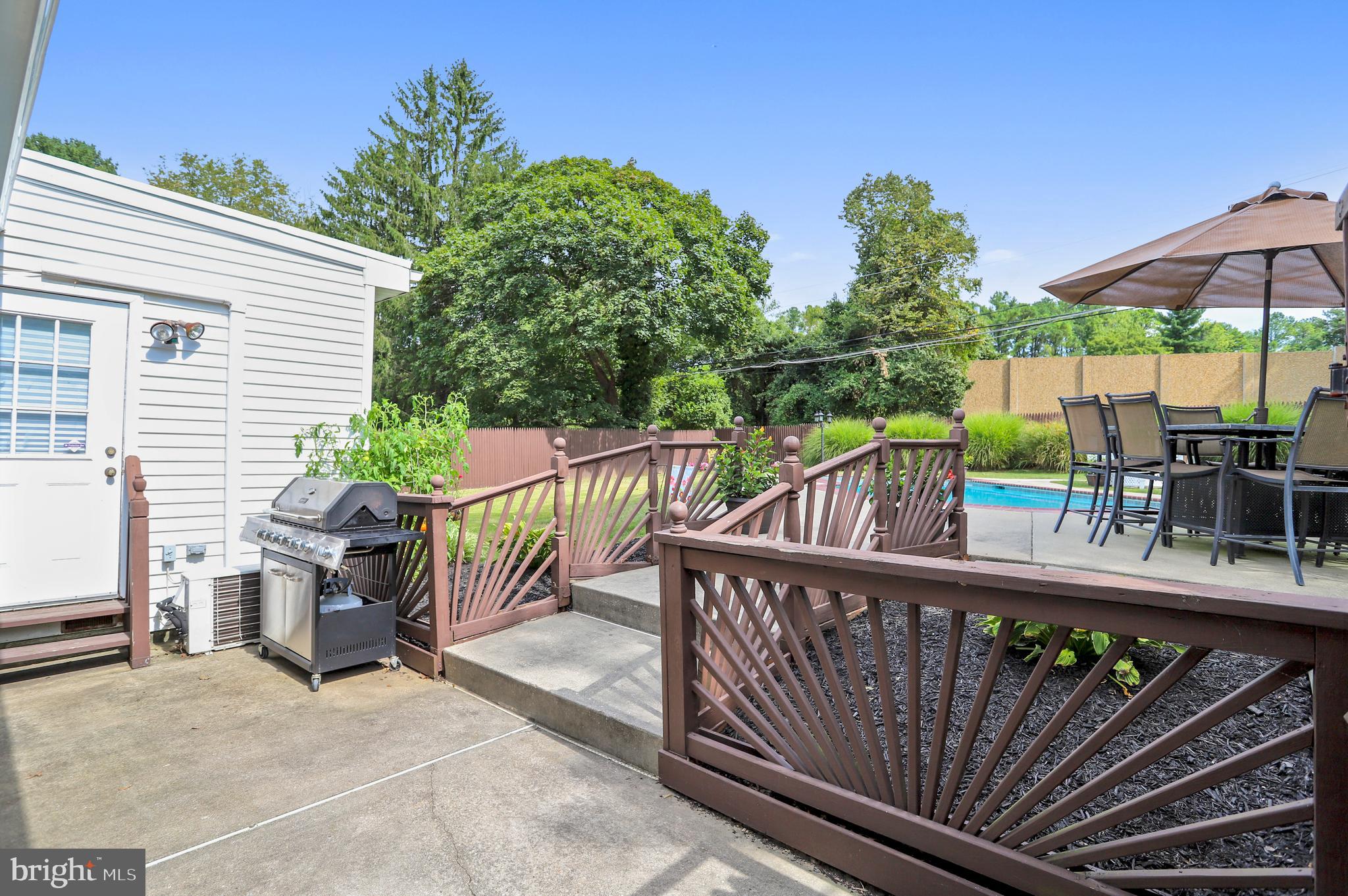 933 Starbit Road Baltimore, MD 21286 - Photo 34 of 37 yard/ pool entry