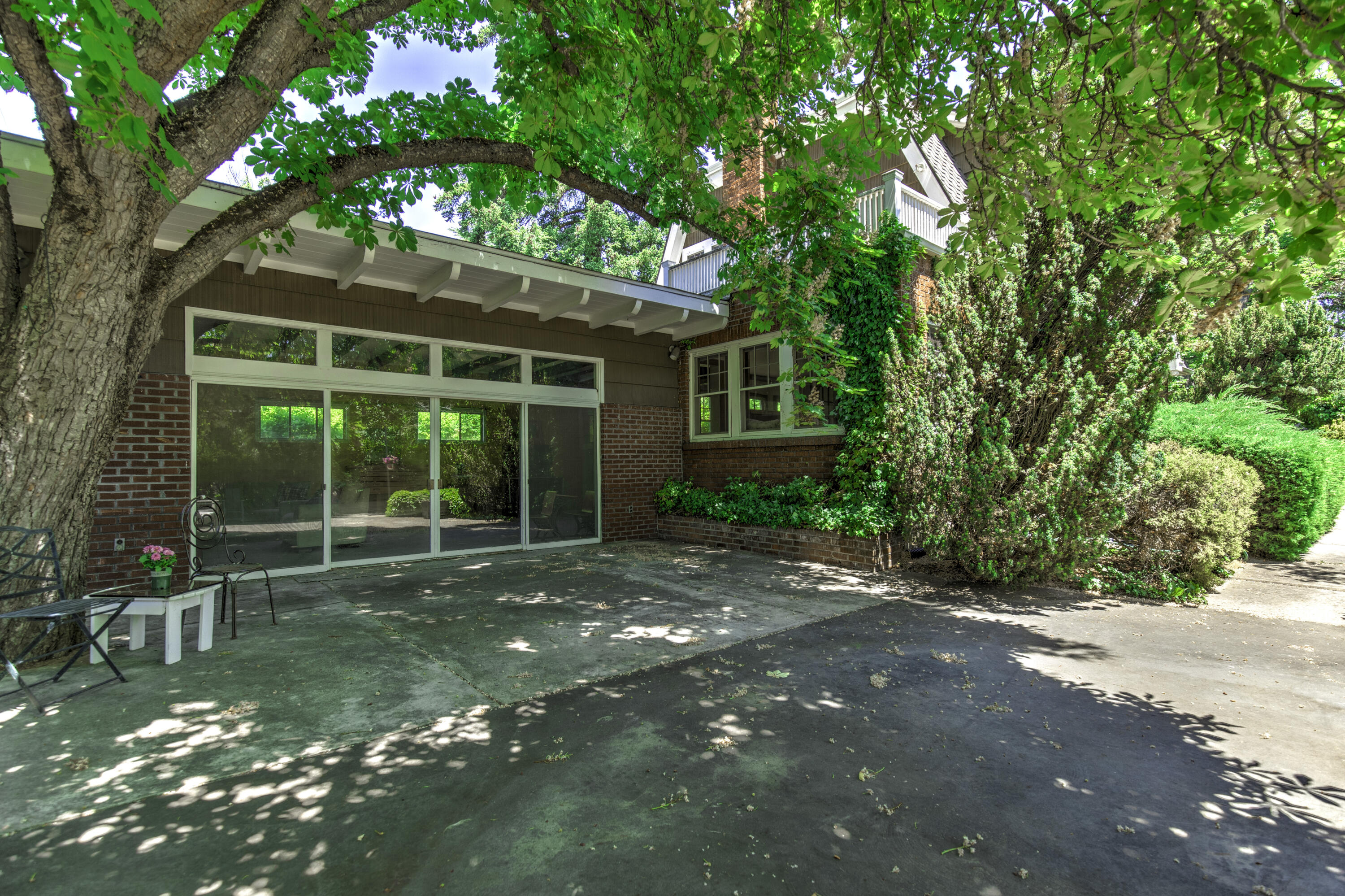 2419 Hillcrest Road Medford, OR 97504 - Photo 49 of 63 797A9120_16_17_18_19-Edit-Edit
