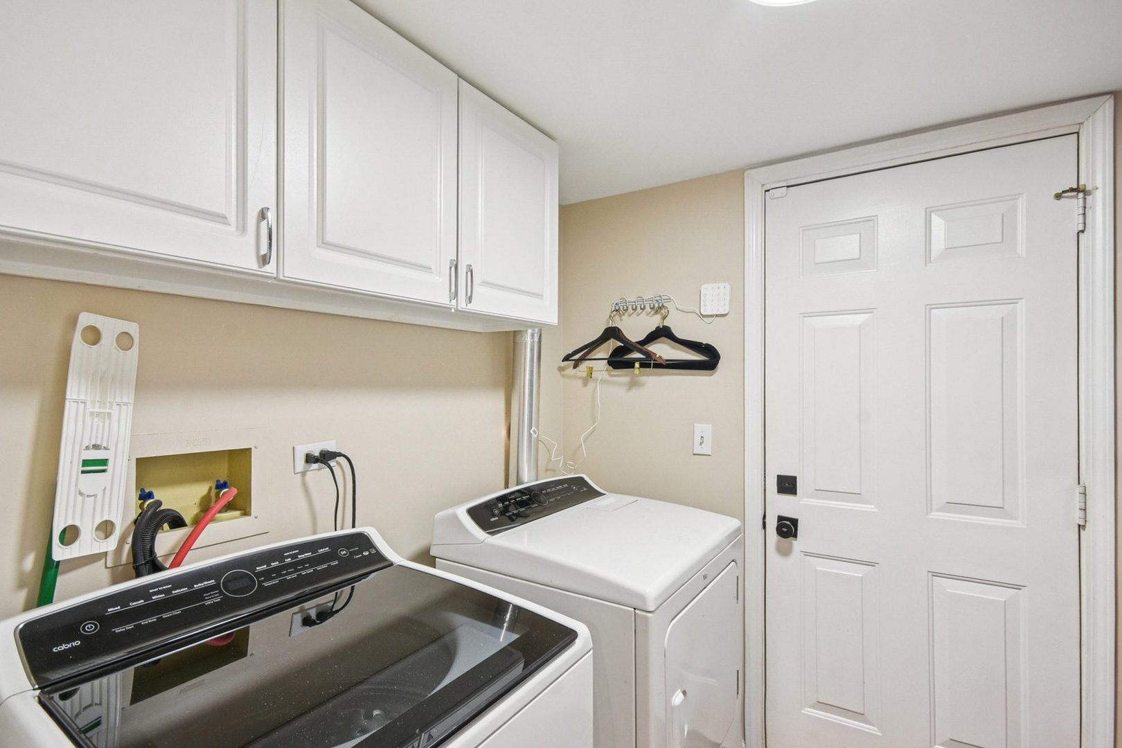 22 Ascot Circle Schaumburg, IL 60194 - Photo 12 of 25 a kitchen with a stove and a cabinet