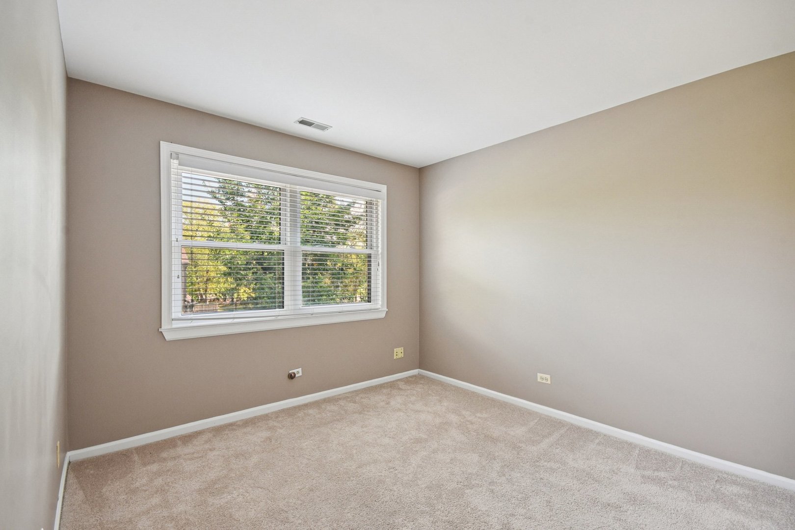 22 Ascot Circle Schaumburg, IL 60194 - Photo 17 of 25 an empty room with a window