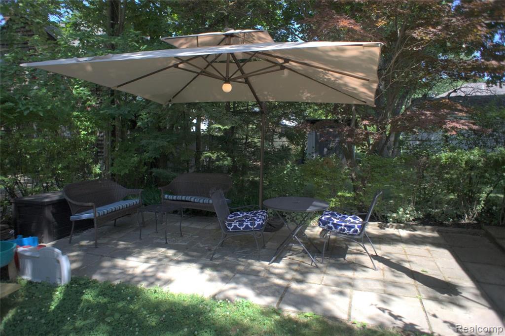 1340 Vernier Road Grosse Pointe Woods, MI 48236 - Photo 21 of 24