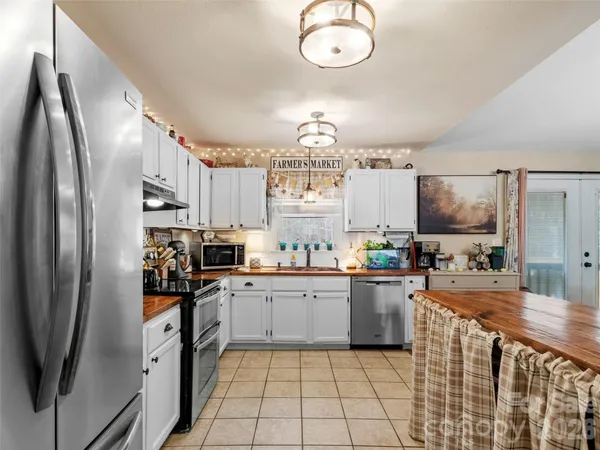 $423,900 | 101 Hunters Ridge Road, Burnsville, NC 28714