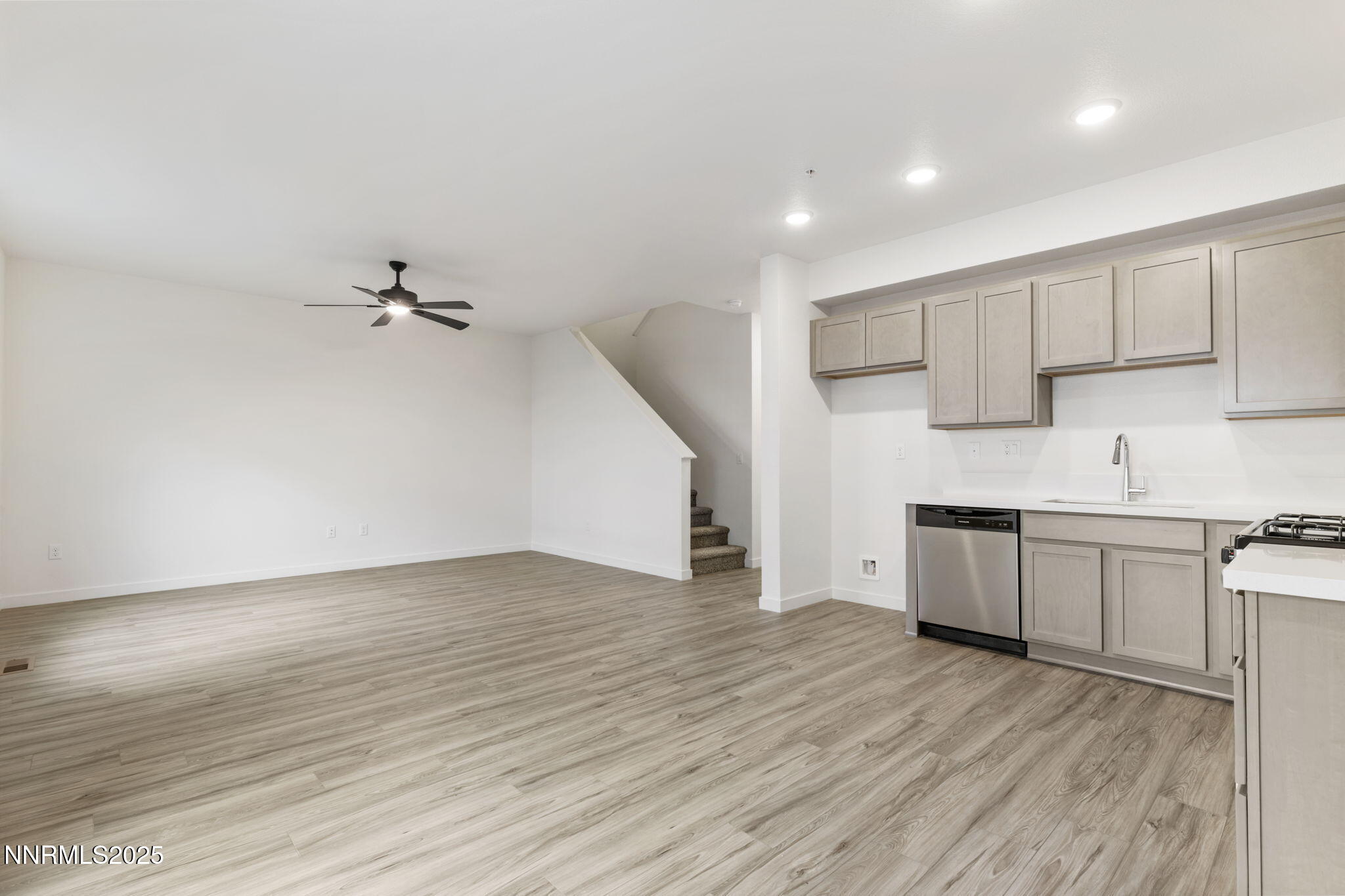 246 Green Lane Dayton, NV 89403 - Photo 5 of 19 10-web-or-mls-DSC_2757