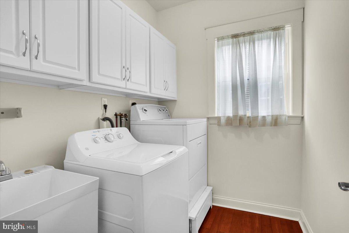 28 Calming Trail Sinking Spring, PA 19608 - Photo 11 of 43 a utility room with dryer and washer