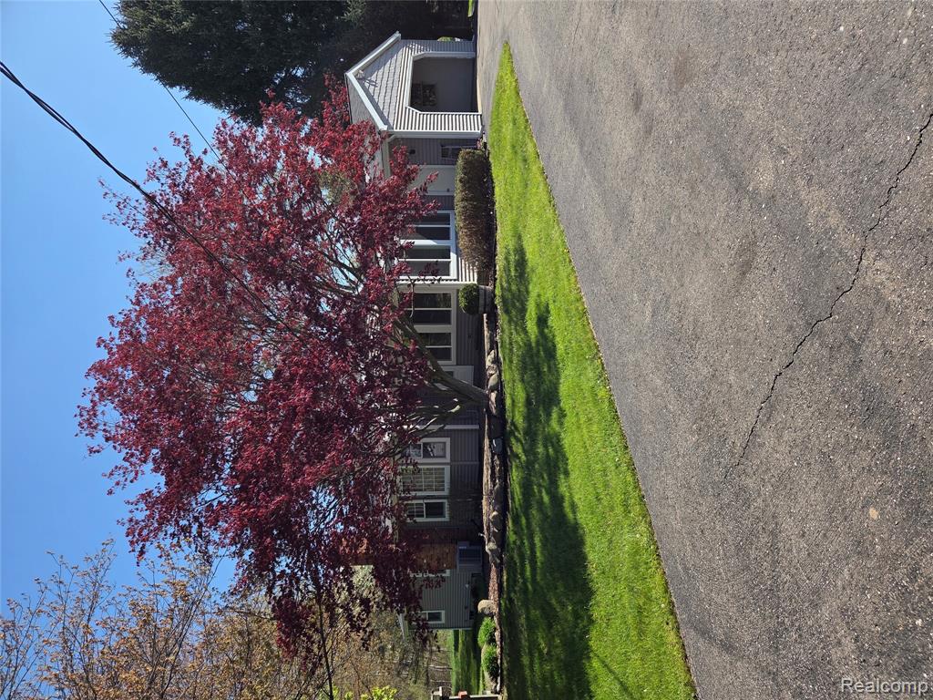 4305 North Hickory Ridge Road Highland, MI 48357 - Photo 4 of 9 Gallery Image 4
