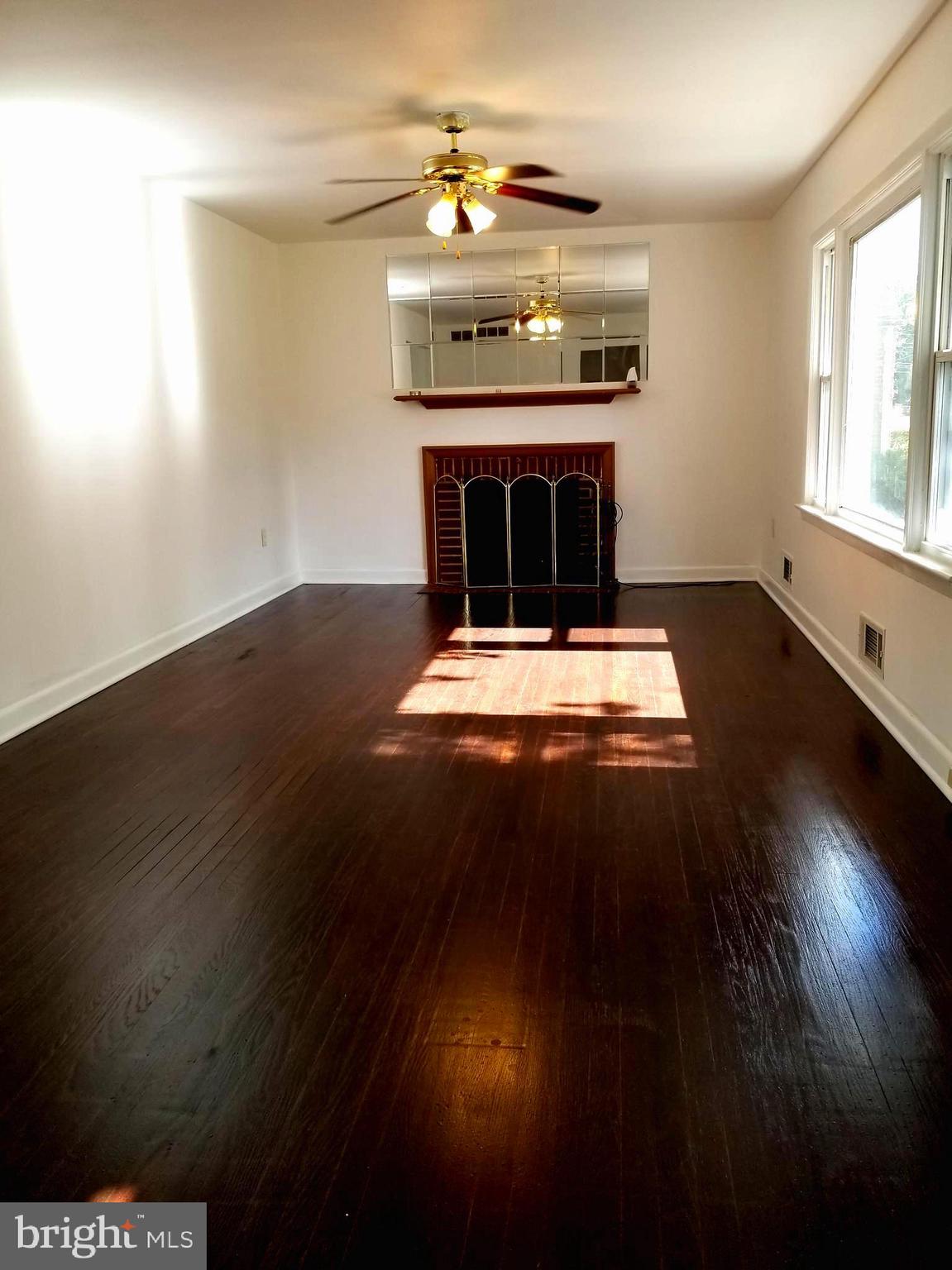 12 Georgetown Road Walkersville, MD 21793 - Photo 3 of 21 Living Room
