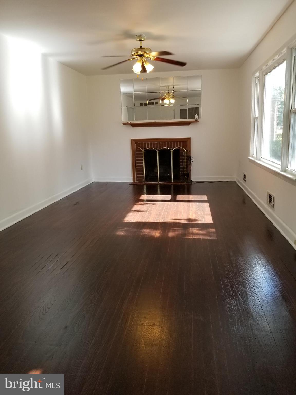 12 Georgetown Road Walkersville, MD 21793 - Photo 4 of 21 Living Room