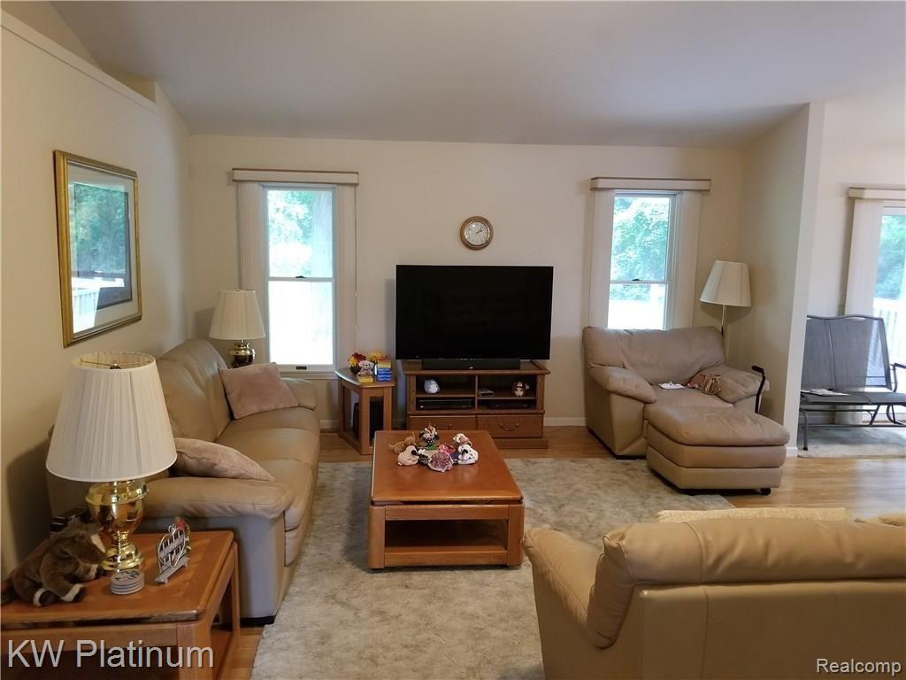 4212 North River Road Fort Gratiot, MI 48059 - Photo 13 of 26 LIVING ROOM