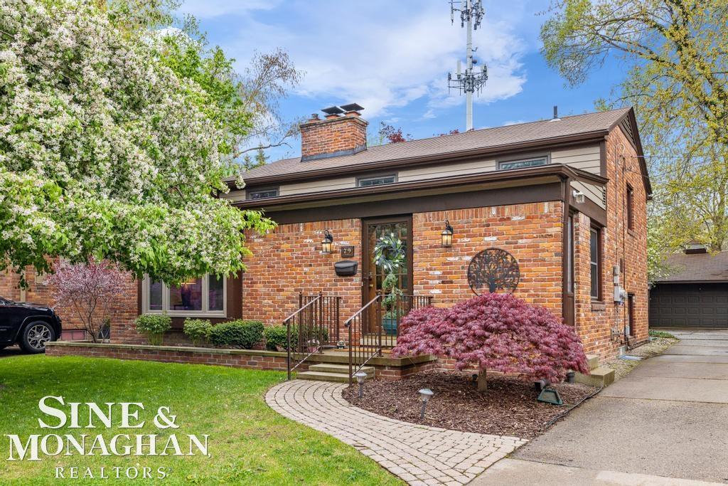 79 Cambridge Road Grosse Pointe, MI 48236 - Photo 1 of 50 50173405-77172c35-2d09-4d92-bdb0-1969bf2498ea.JPG