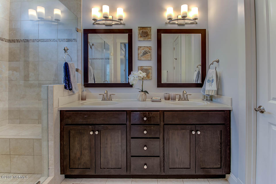 574 Tanbridge Road Wilmington, NC 28405 - Photo 15 of 39 Master Bath
