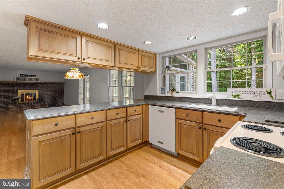 7805 Roundabout Way Springfield, VA 22153 - Photo 17 of 45