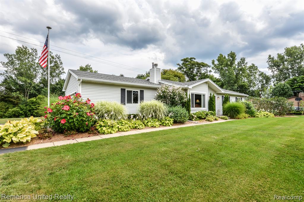 3575 Pingree Road Howell, MI 48843 - Photo 7 of 40