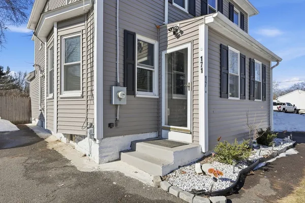 $330,000 | 171 State Street, Chicopee, MA 01013