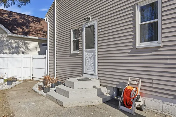 $330,000 | 171 State Street, Chicopee, MA 01013