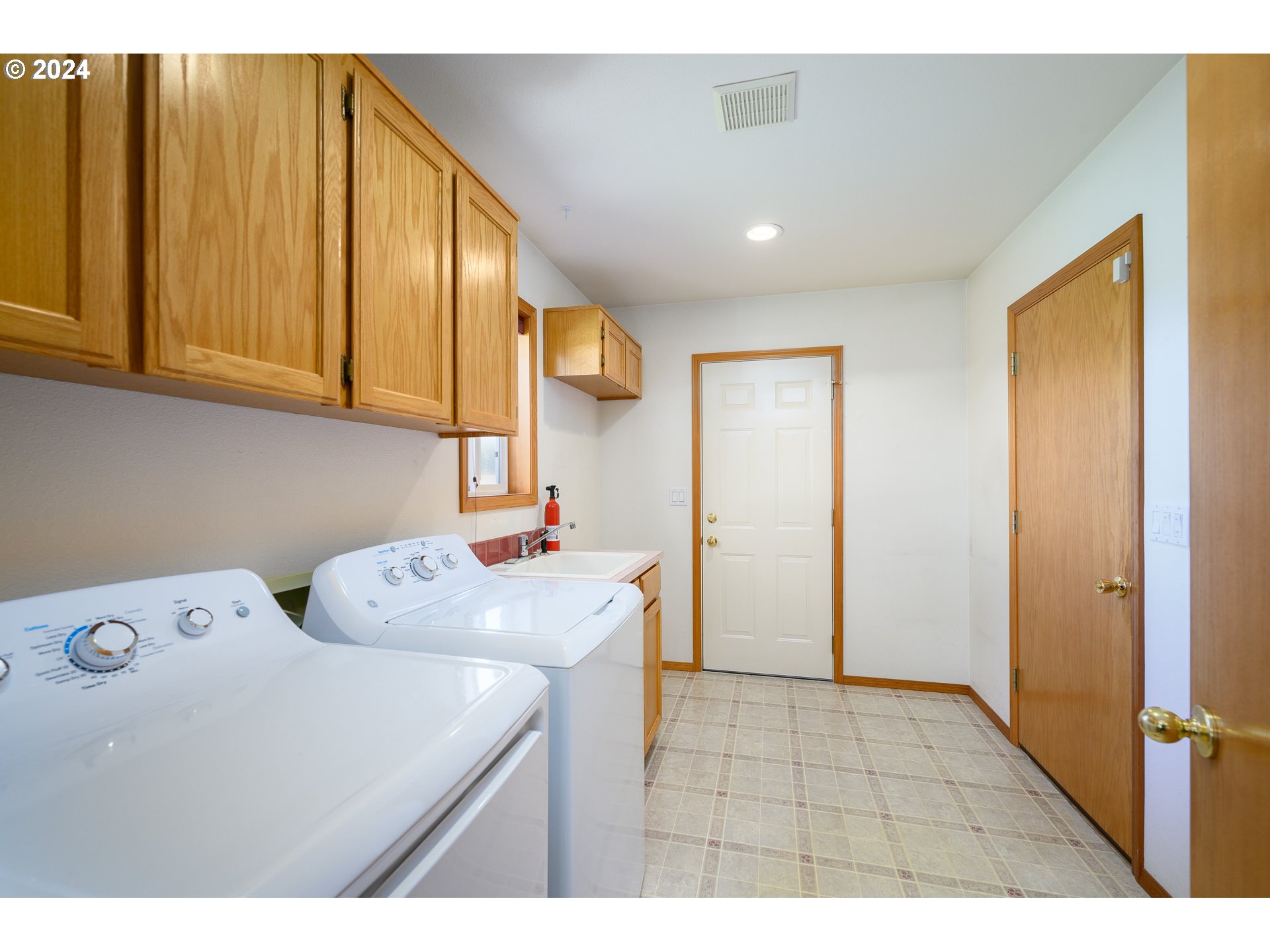 48420 Southwest Hebo Road Grand Ronde, OR 97347 - Photo 15 of 48 a utility room with dryer and washer
