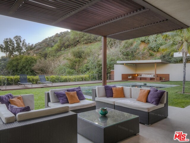 1615 Rising Glen Road Los Angeles, CA 90069 - Photo 18 of 21