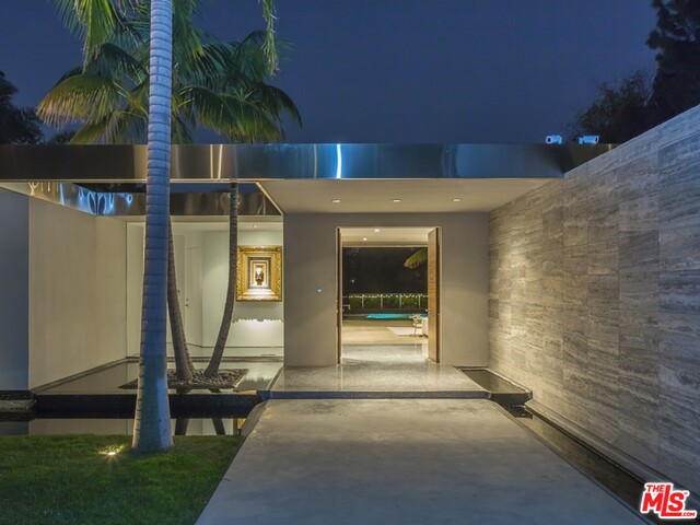 1615 Rising Glen Road Los Angeles, CA 90069 - Photo 3 of 21