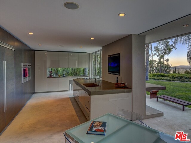 1615 Rising Glen Road Los Angeles, CA 90069 - Photo 8 of 21