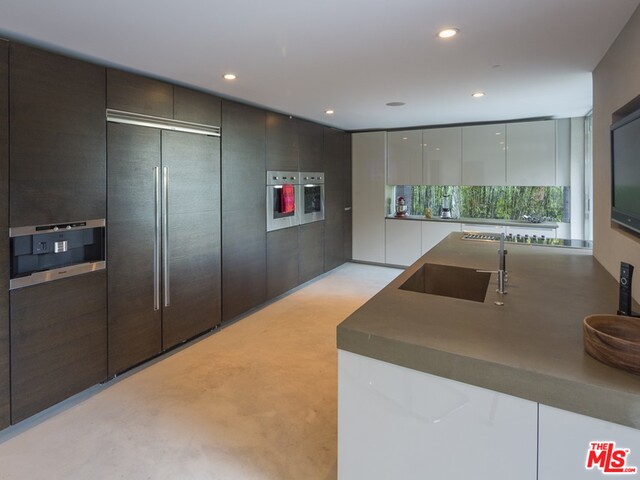 1615 Rising Glen Road Los Angeles, CA 90069 - Photo 9 of 21