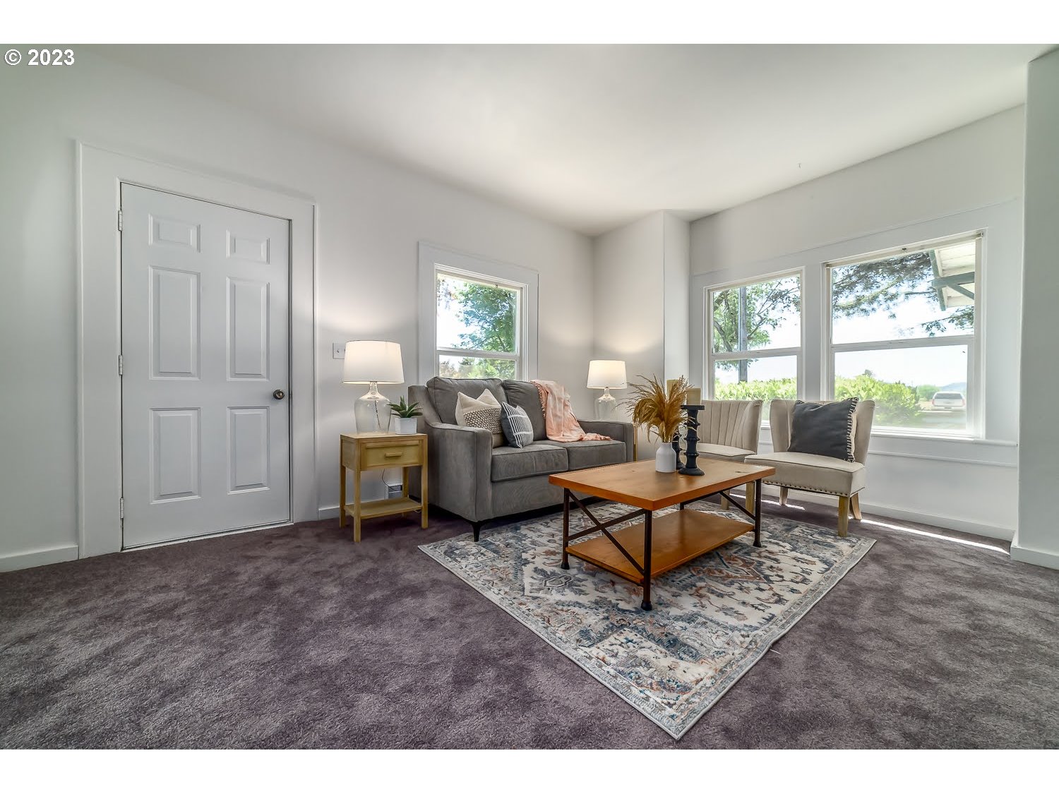 89780 Green Hill Road Eugene, OR 97402 - Photo 15 of 48 a living room with furniture and a window