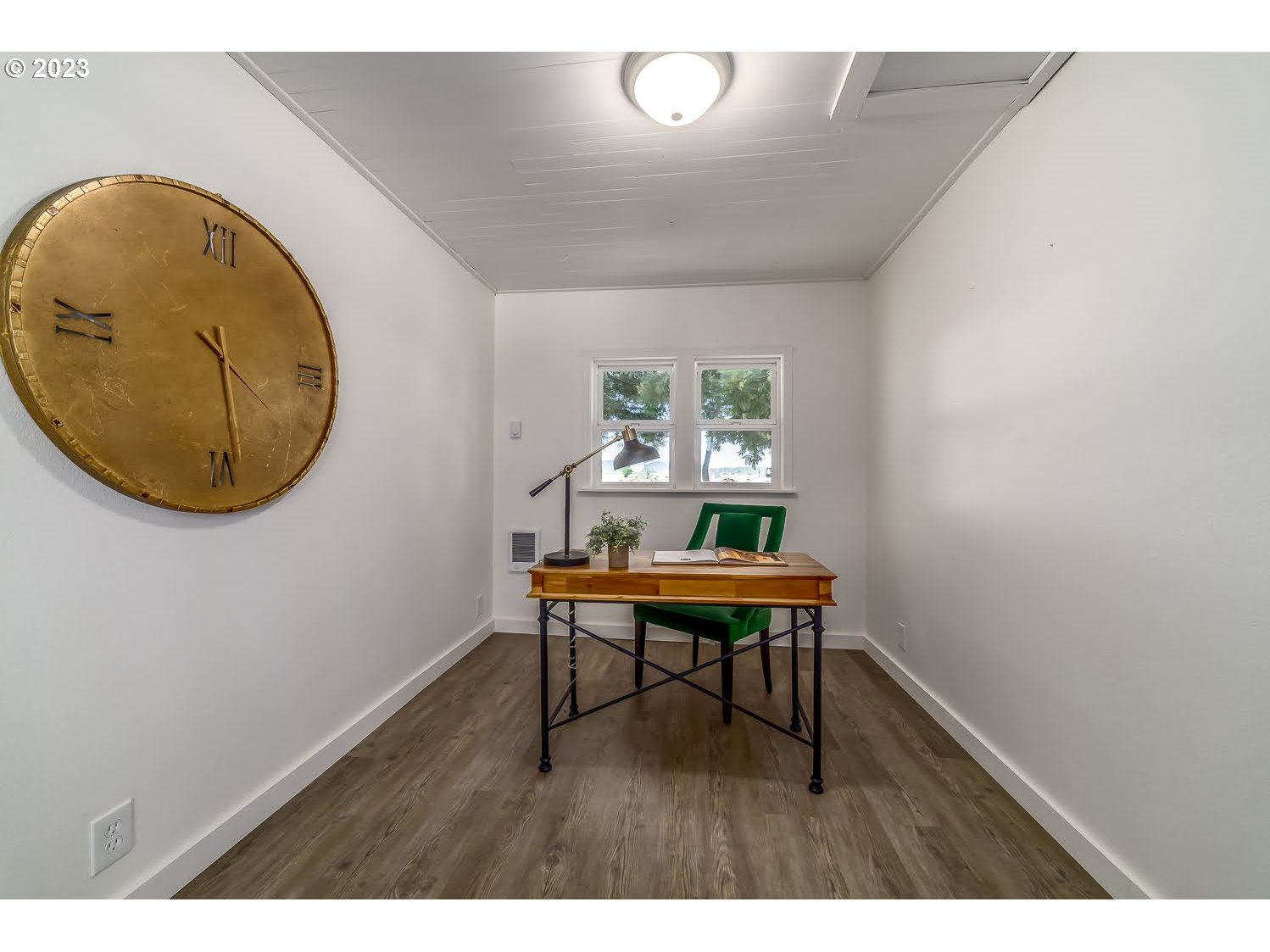 89780 Green Hill Road Eugene, OR 97402 - Photo 24 of 48 a workspace with furniture and a window