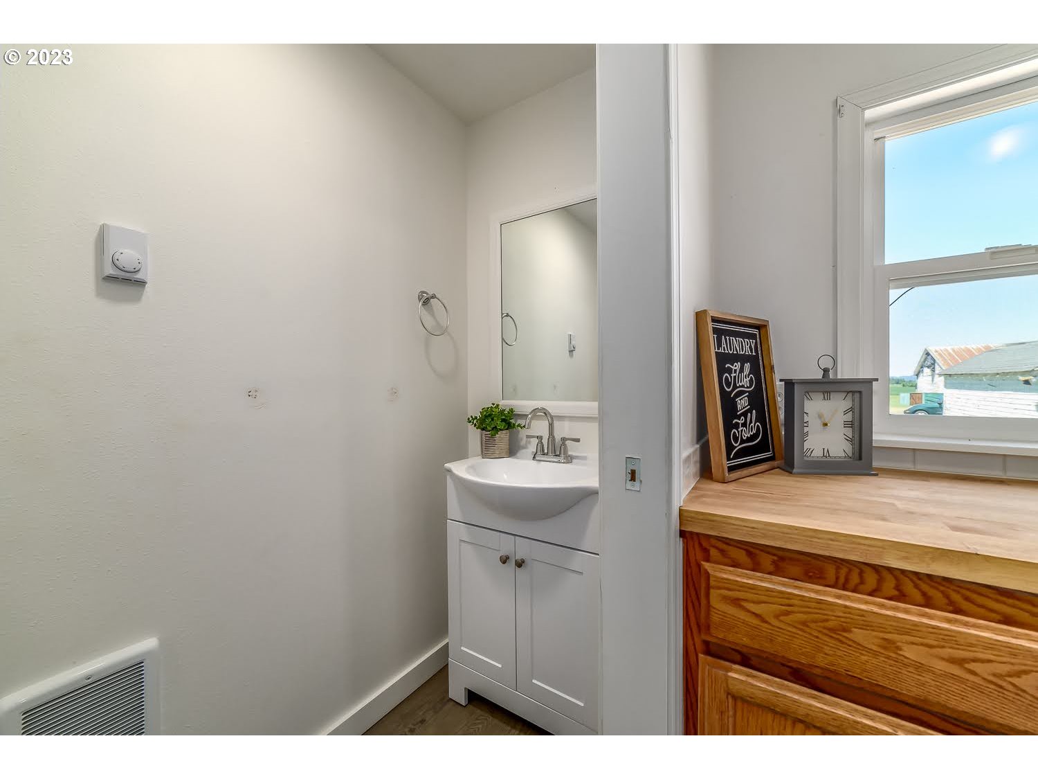 89780 Green Hill Road Eugene, OR 97402 - Photo 26 of 48 a view of bathroom with sink wooden floor