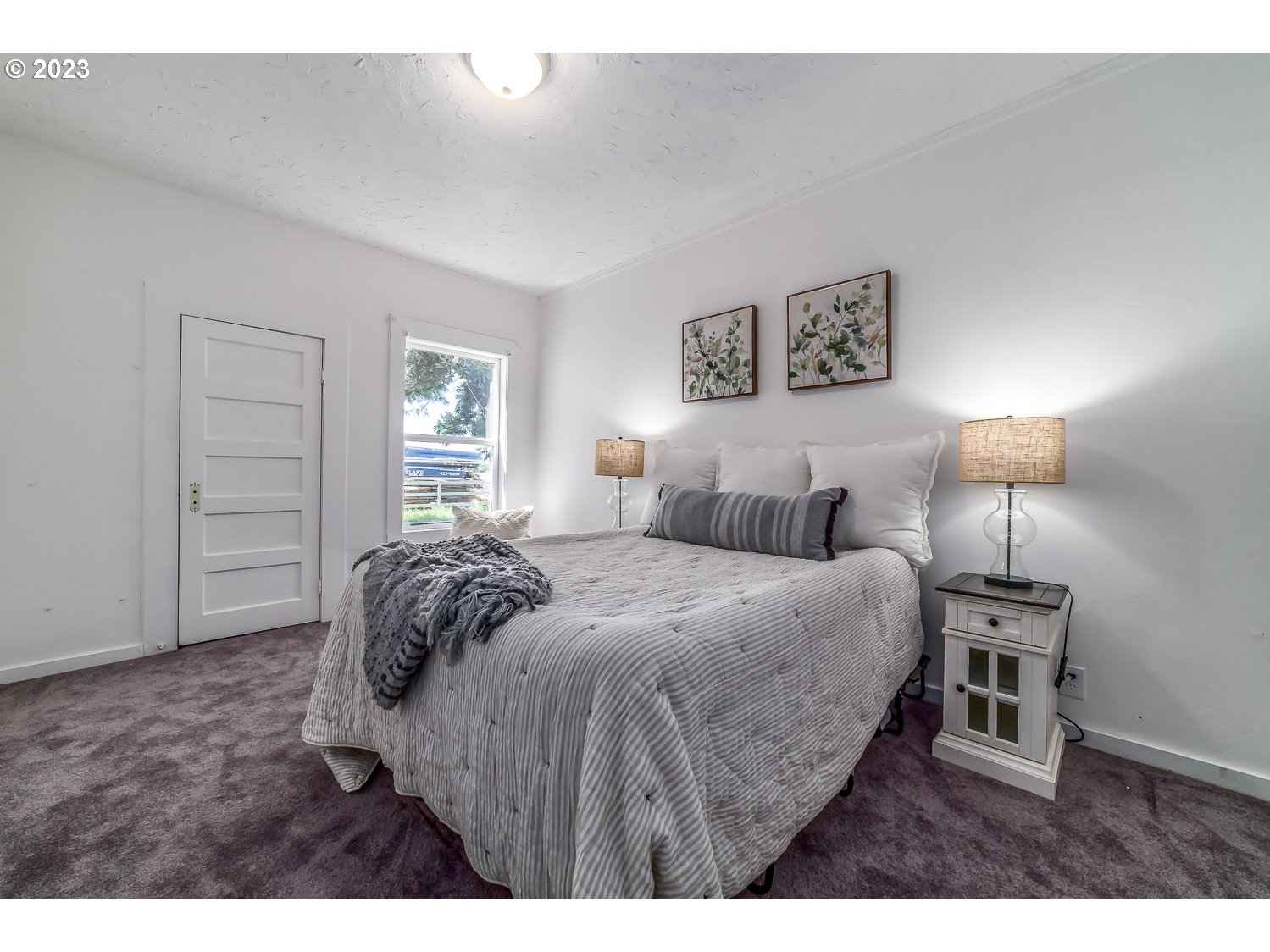 89780 Green Hill Road Eugene, OR 97402 - Photo 31 of 48 a bedroom with a bed and window