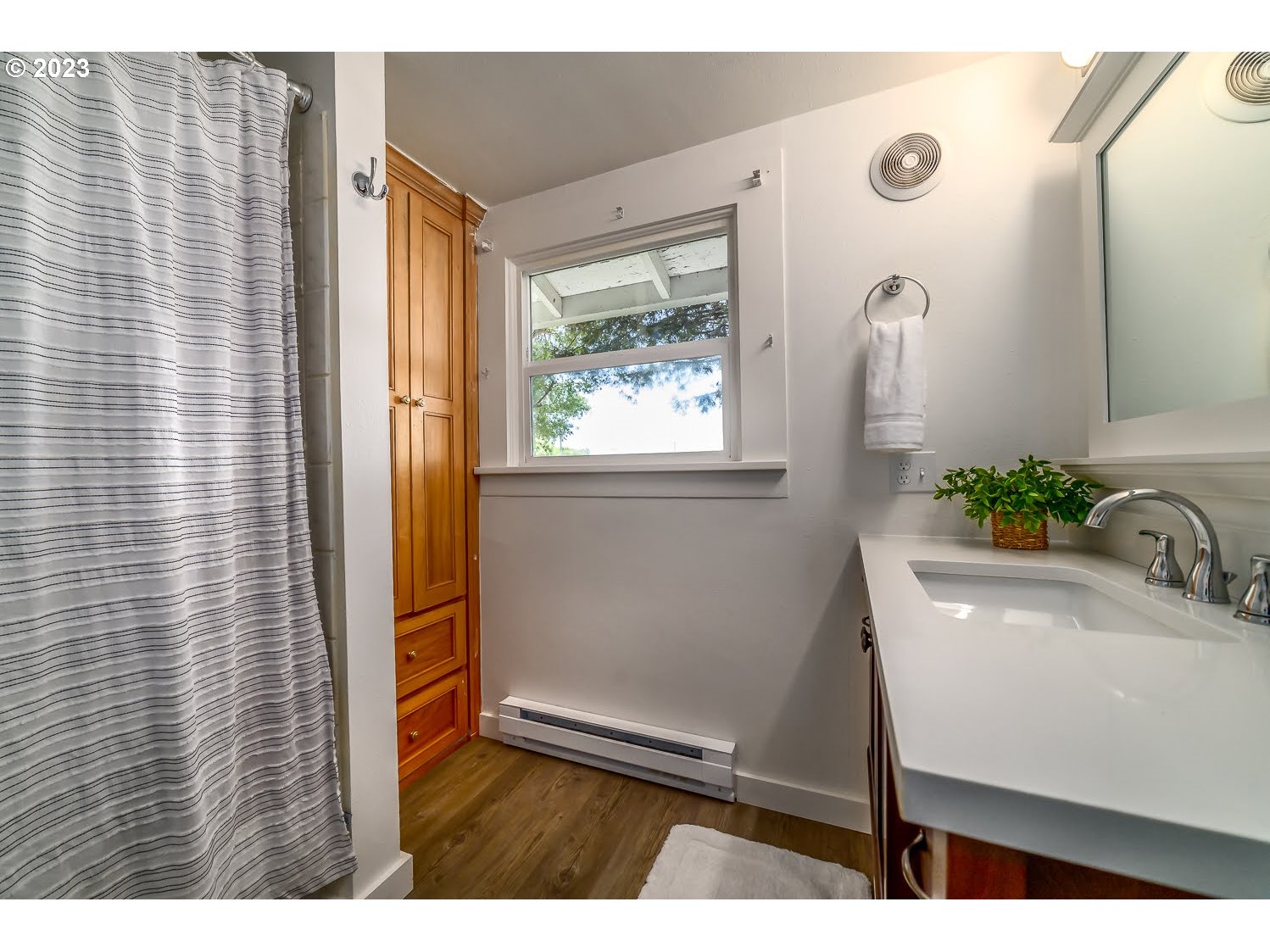 89780 Green Hill Road Eugene, OR 97402 - Photo 32 of 48 a bathroom with a sink and a mirror