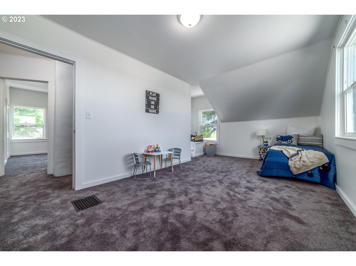 89780 Green Hill Road Eugene, OR 97402 - Photo 35 of 48 a living room with furniture and a table