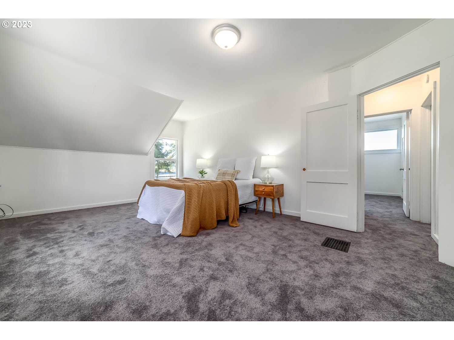 89780 Green Hill Road Eugene, OR 97402 - Photo 39 of 48 a spacious bedroom with a bed and a large window