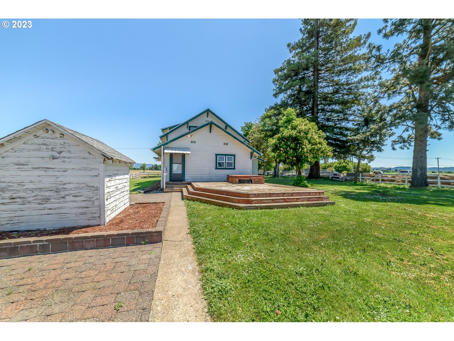 89780 Green Hill Road Eugene, OR 97402 - Photo 6 of 48 a house view with a outdoor space