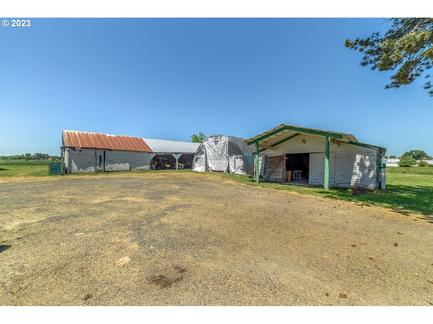 89780 Green Hill Road Eugene, OR 97402 - Photo 10 of 48 a bathroom with a sink and a mirror
