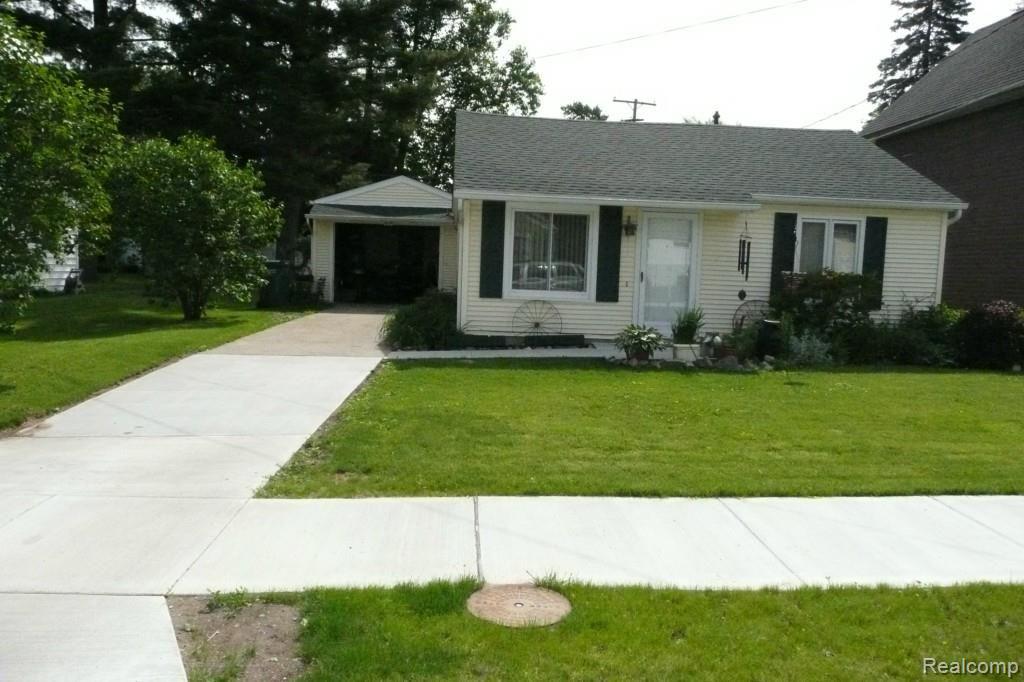 110 North Maple Street Fowlerville, MI 48836 - Photo 15 of 17 Sidewalks