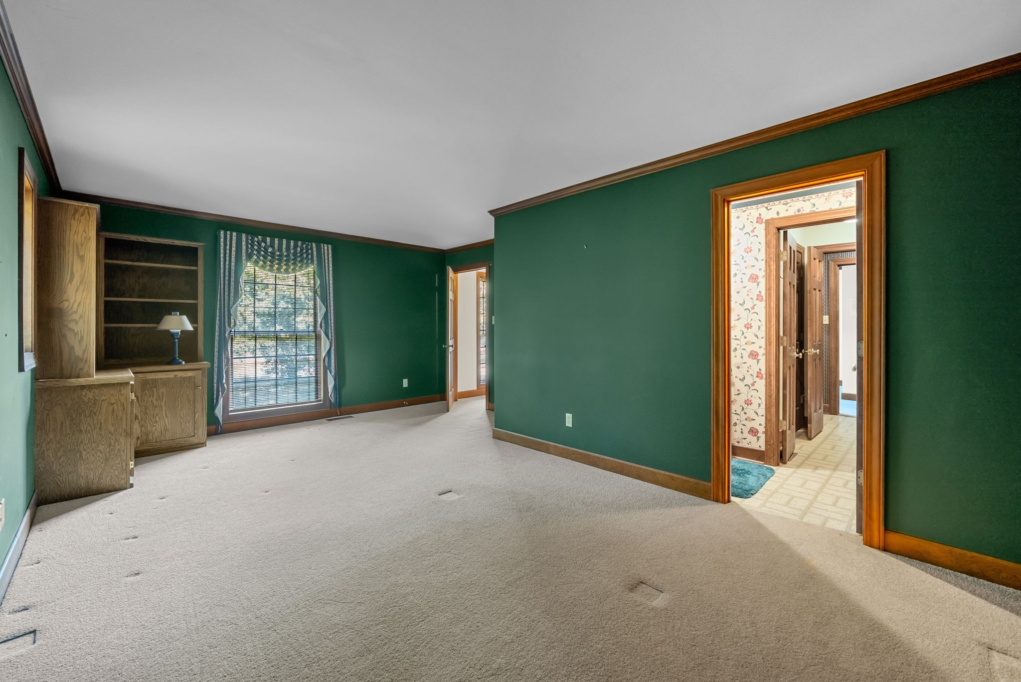 3058 Cox Mill Road Hopkinsville, KY 42240 - Photo 41 of 60 an empty room with windows and closet