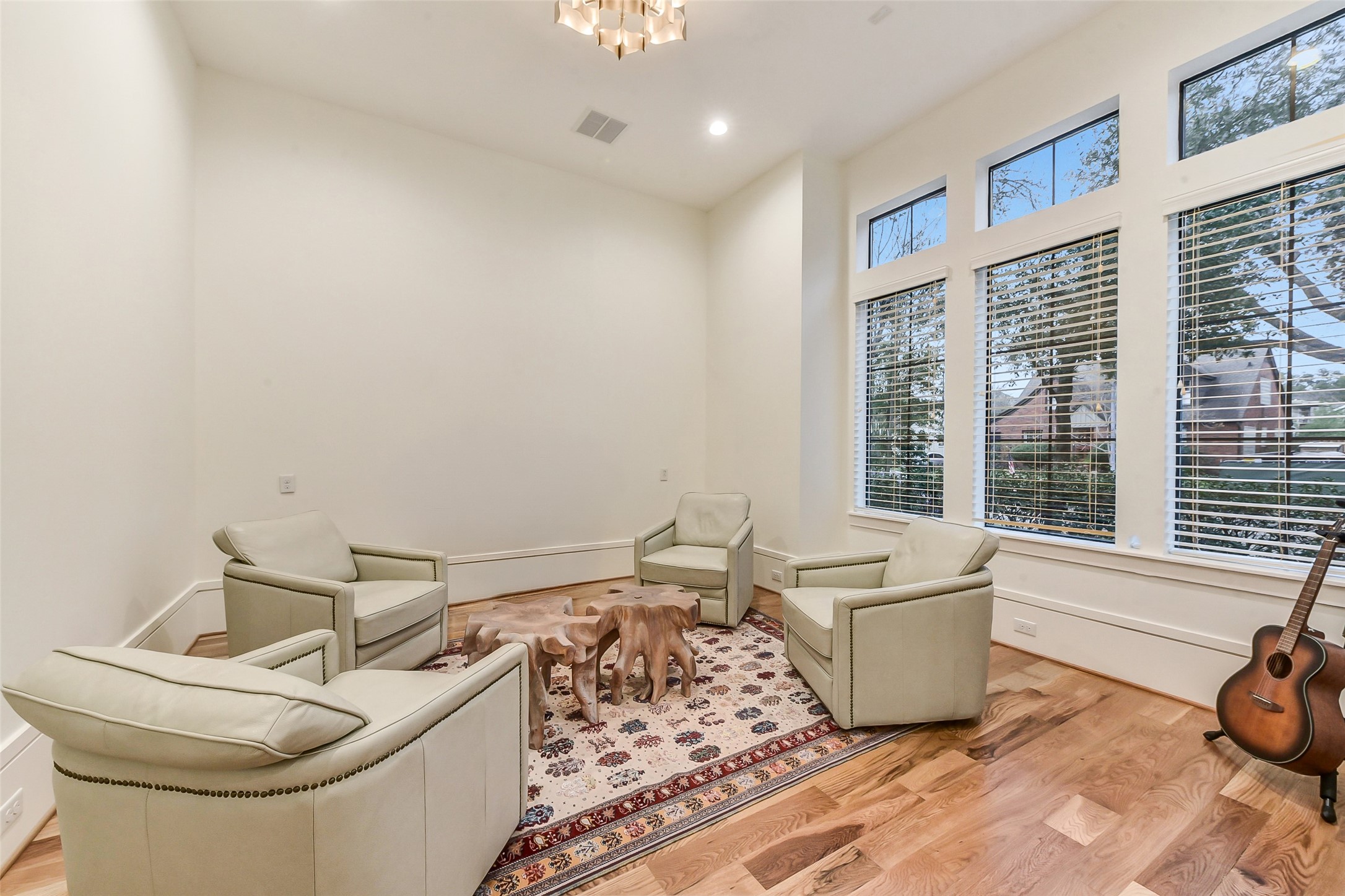 2205 Goldsmith Street Houston, TX 77030 - Photo 11 of 44 a living room with furniture and a window