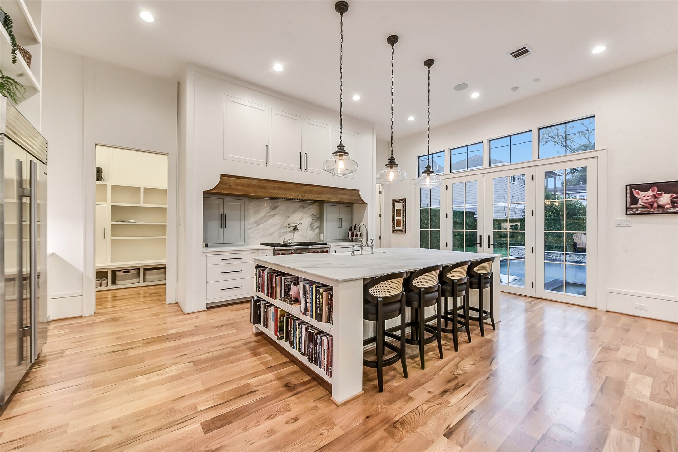 2205 Goldsmith Street Houston, TX 77030 - Photo 7 of 44 a kitchen with stainless steel appliances a stove a sink a refrigerator a center island and wooden floor
